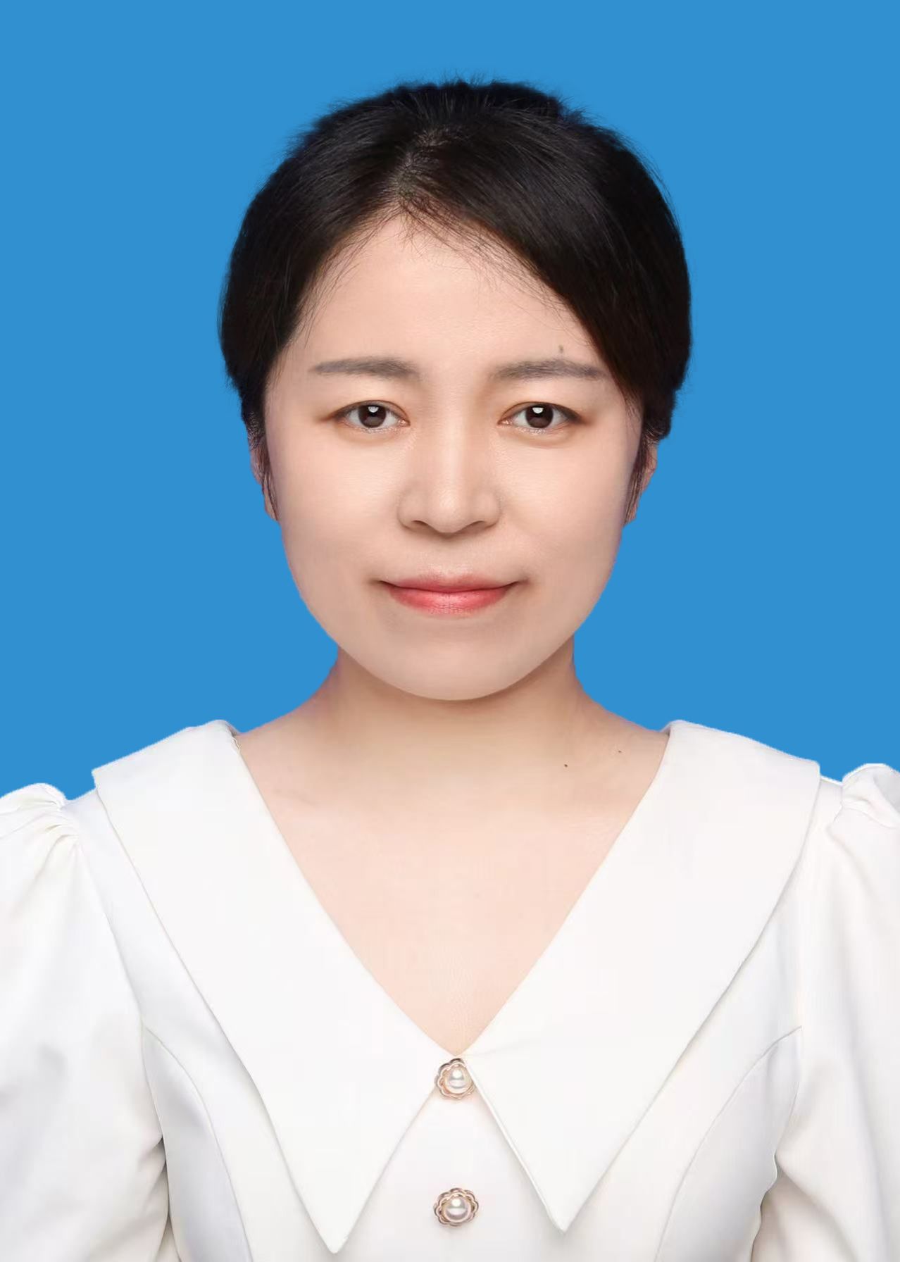 路  雯  科员