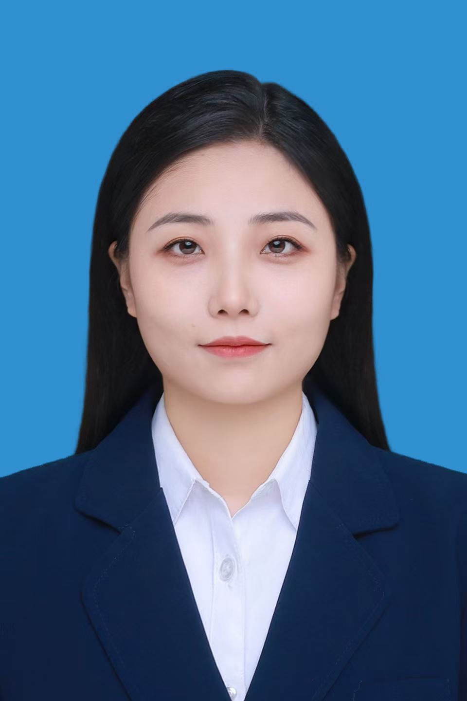 李  媚  科员